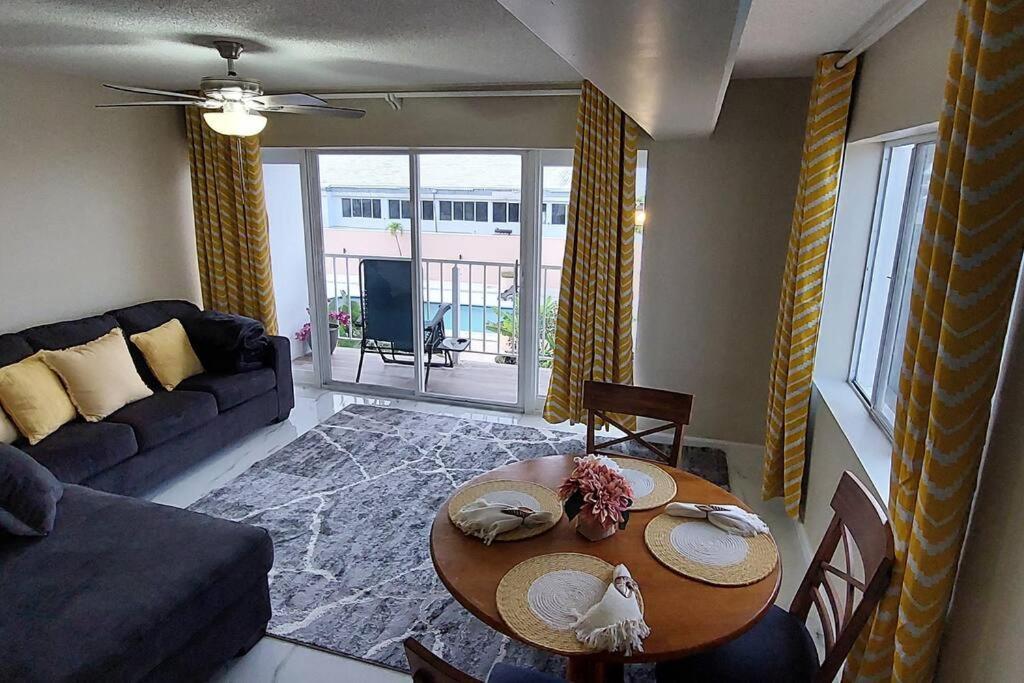 Nassau Harbour Cozy 2 Bedroom Condo المظهر الخارجي الصورة